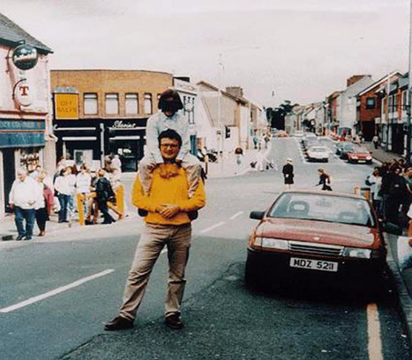 15 апреля 1998. 15 Августа 1998 года Северная Ирландия. Взрыв в Северной Ирландии 1998. Теракт Ира в Оме, Северная Ирландия, 15 августа 1998. Ома, Северная Ирландия, 1998 год.